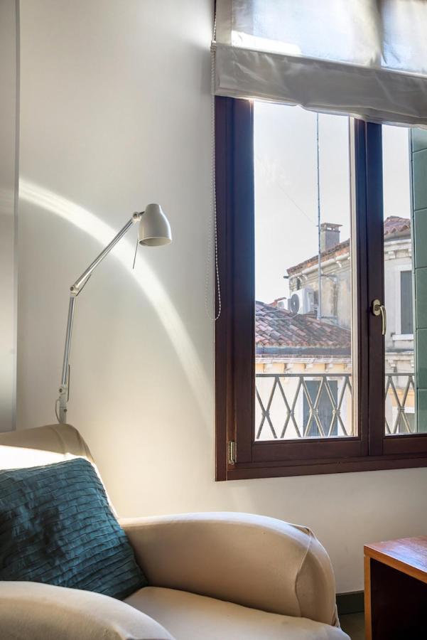 Ferienwohnung Mansardina - 1 Min From Accademia - Duplex Stylish And Cosy Venedig Exterior foto