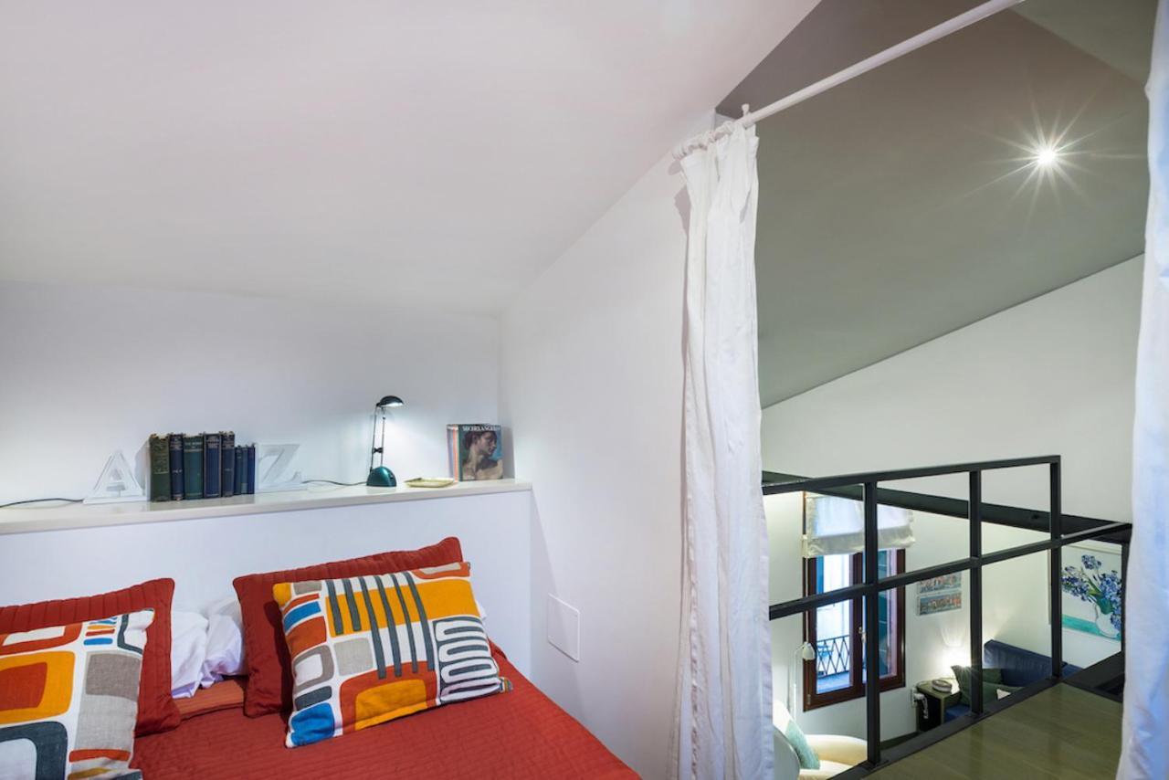 Ferienwohnung Mansardina - 1 Min From Accademia - Duplex Stylish And Cosy Venedig Exterior foto