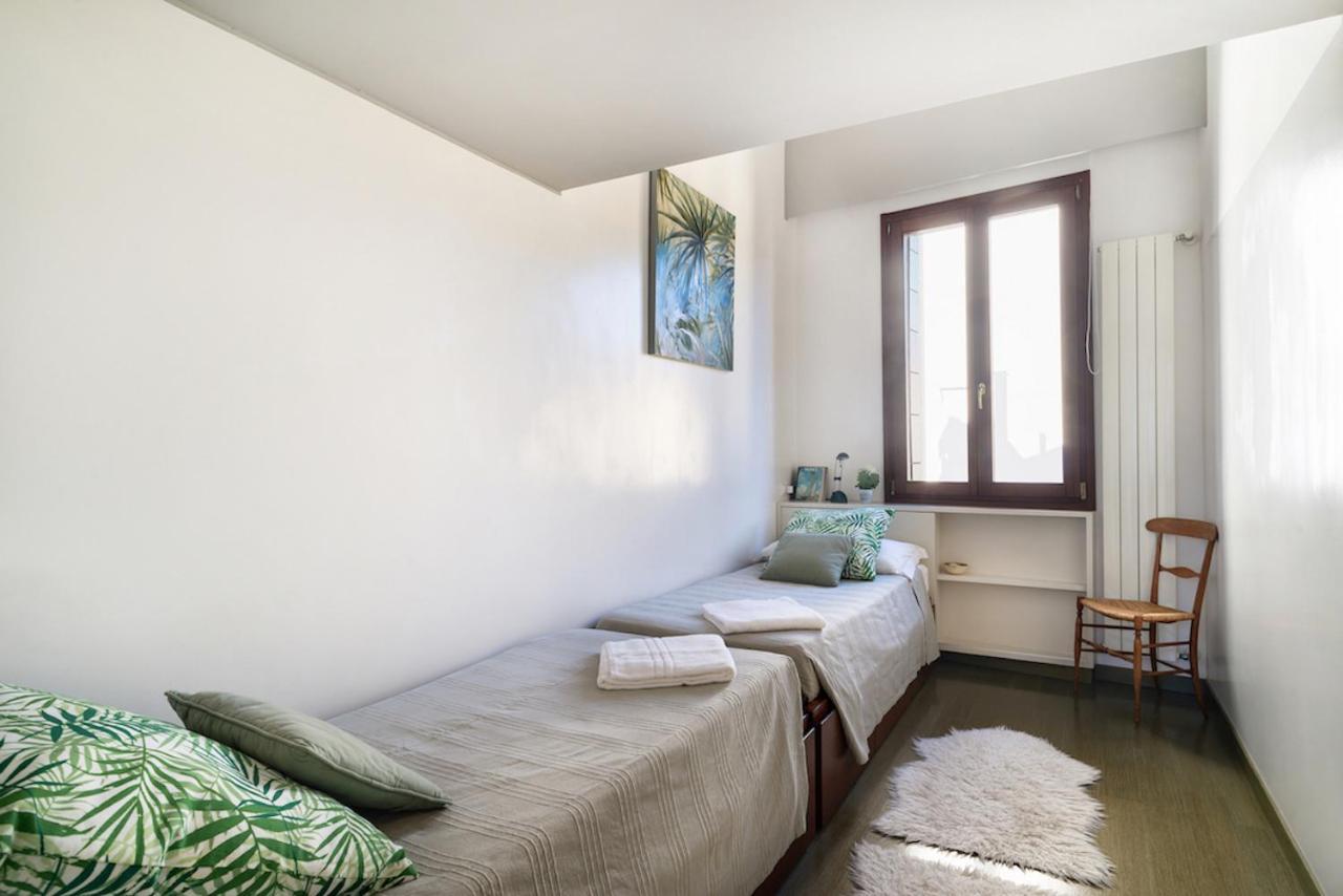 Ferienwohnung Mansardina - 1 Min From Accademia - Duplex Stylish And Cosy Venedig Exterior foto